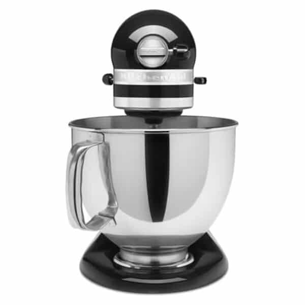 Découvrez notre analyse complète du KitchenAid Artisan, le robot pâtissier indétrônable pour réussir toutes vos créations culinaires. Qualité, performance et design au rendez-vous !