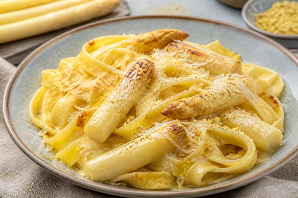 Recette de pâtes aux asperges blanches
