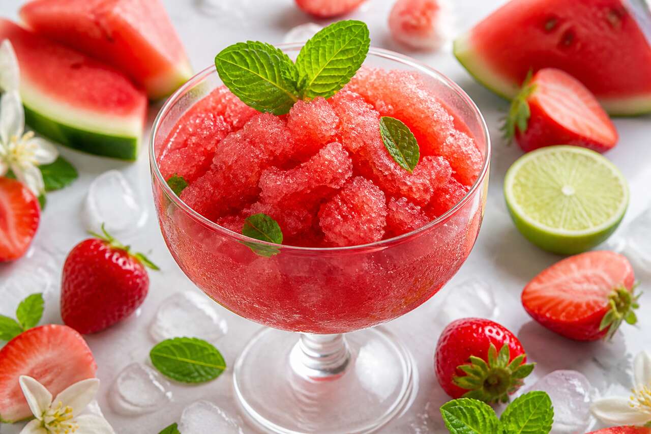 Granité pastèque-fraise sans sucre : la recette rafraîchissante