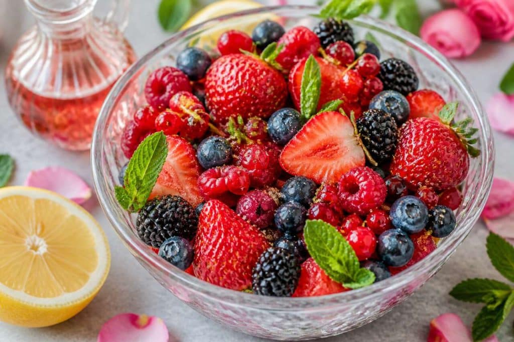 Salade de fruits rouges : une recette légère et savoureuse