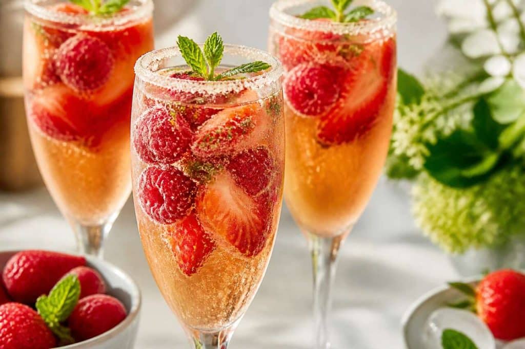 Soupe de champagne framboise et fraise : une recette pétillante et fruitée