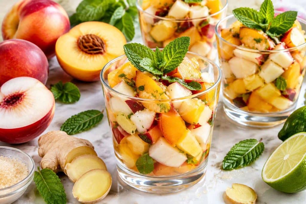 Salade de pêches et nectarines : fraîcheur mentholée au gingembre